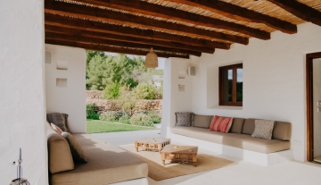 Resa estates Ibiza for sale finca Santa gertrudis covered terrace.jpg